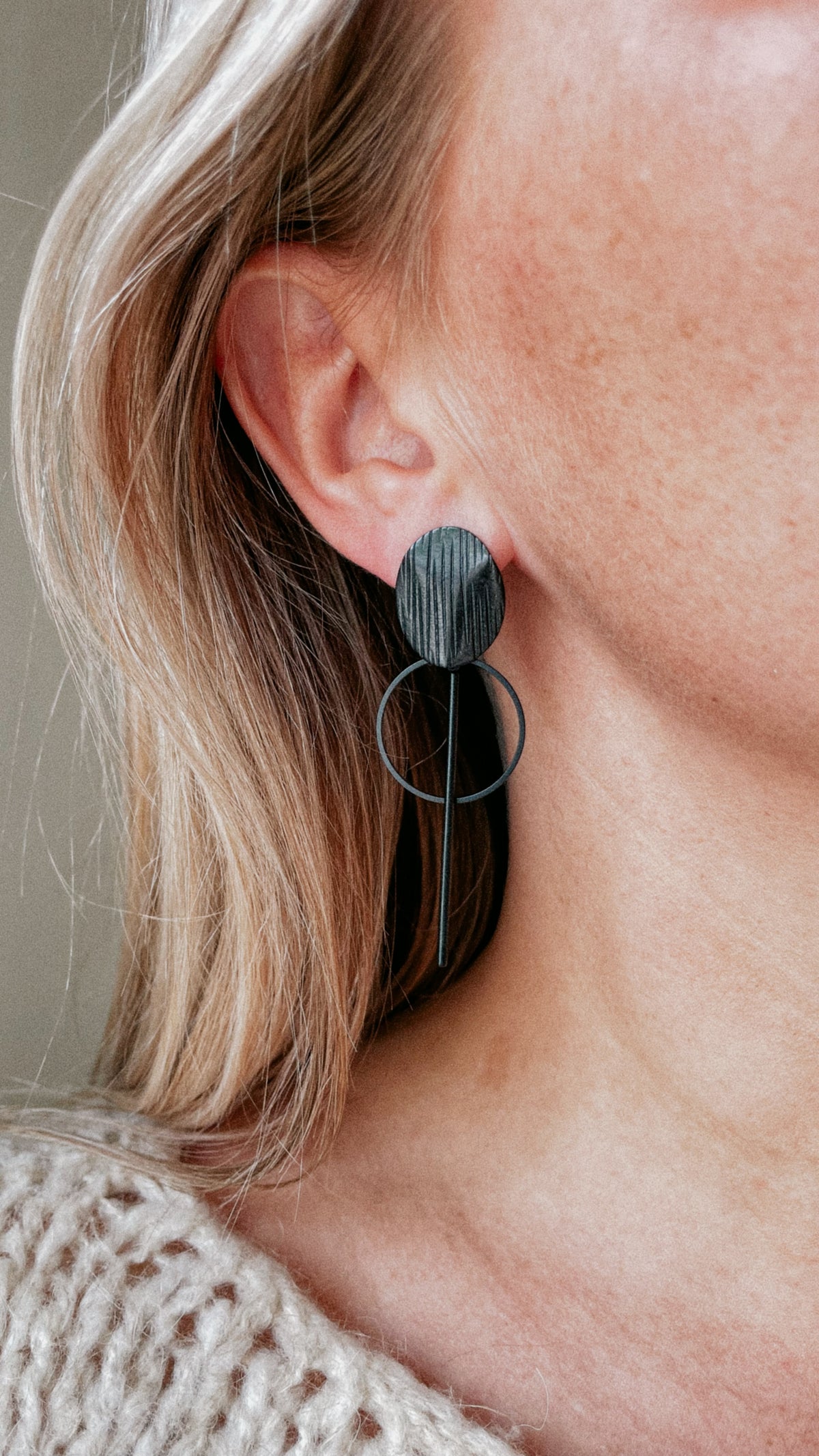 Black round small