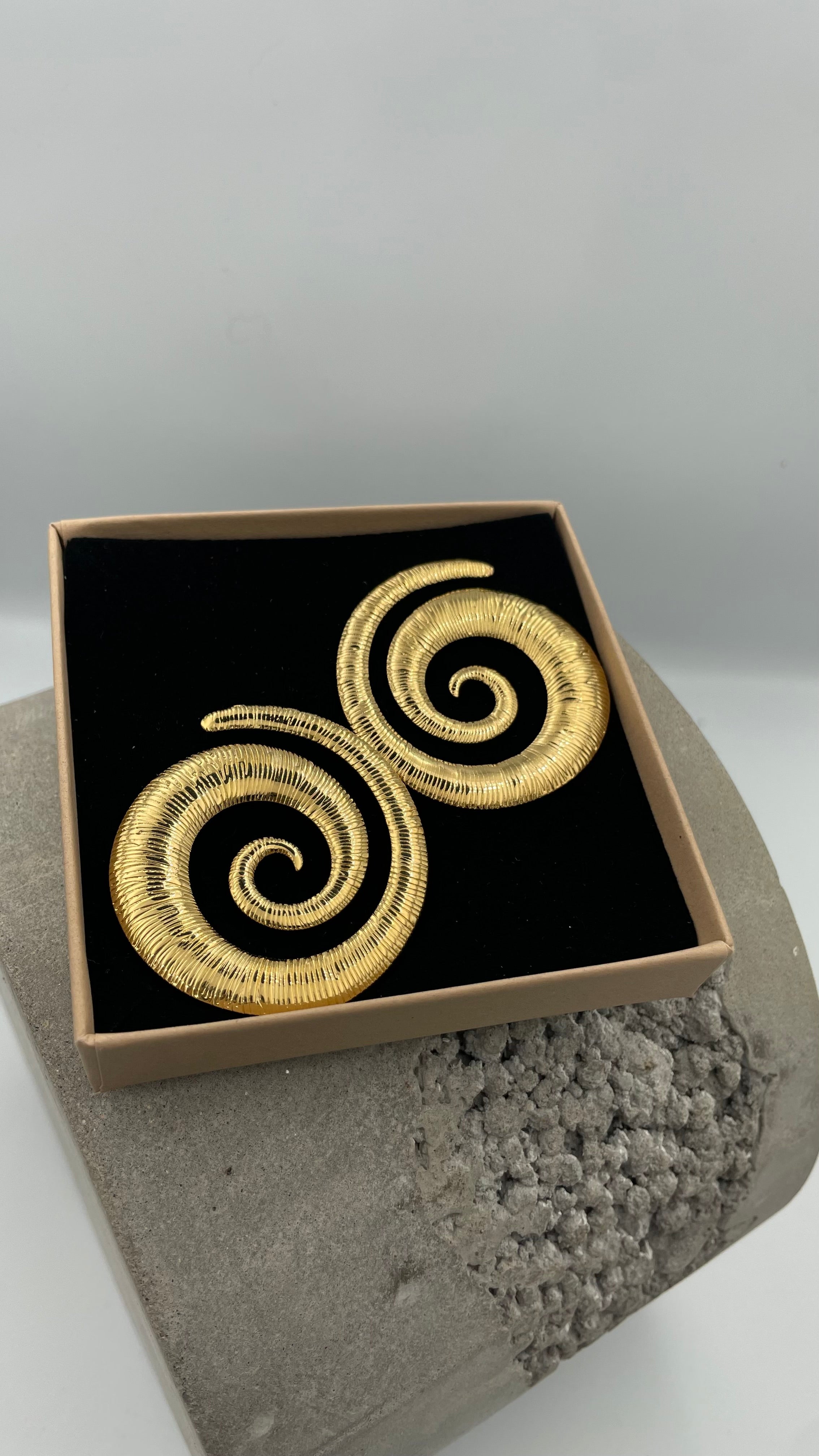 Swirls gold