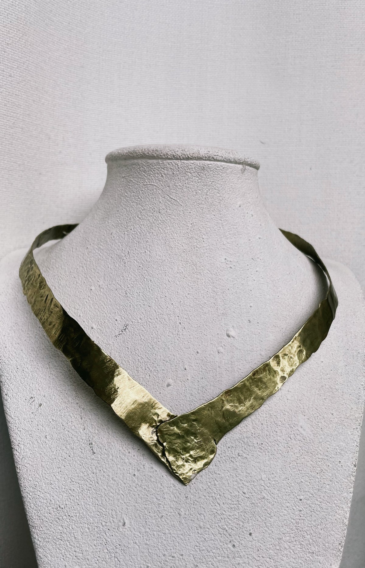 Neck cuff brass