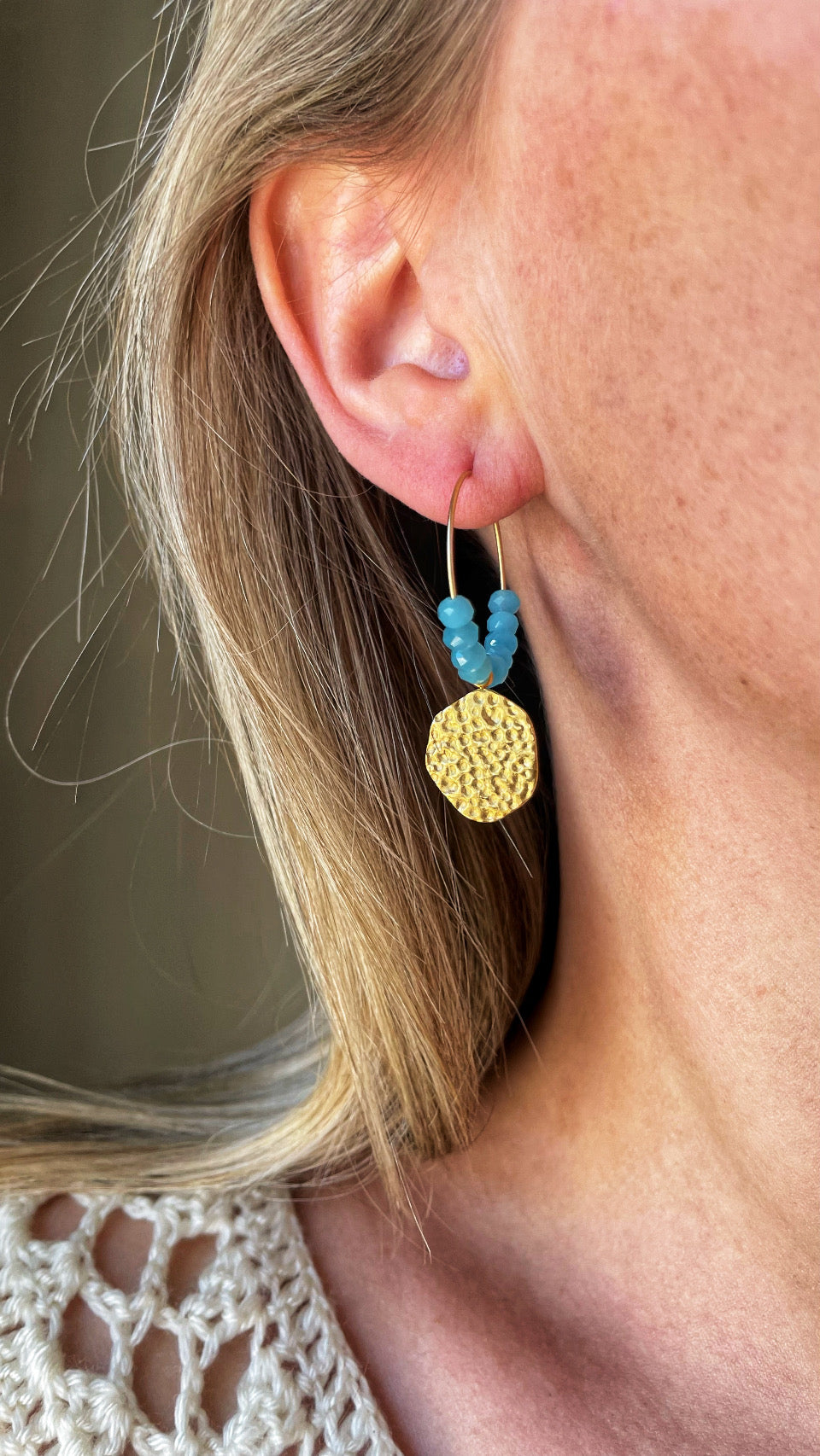 Simple gold blue ring