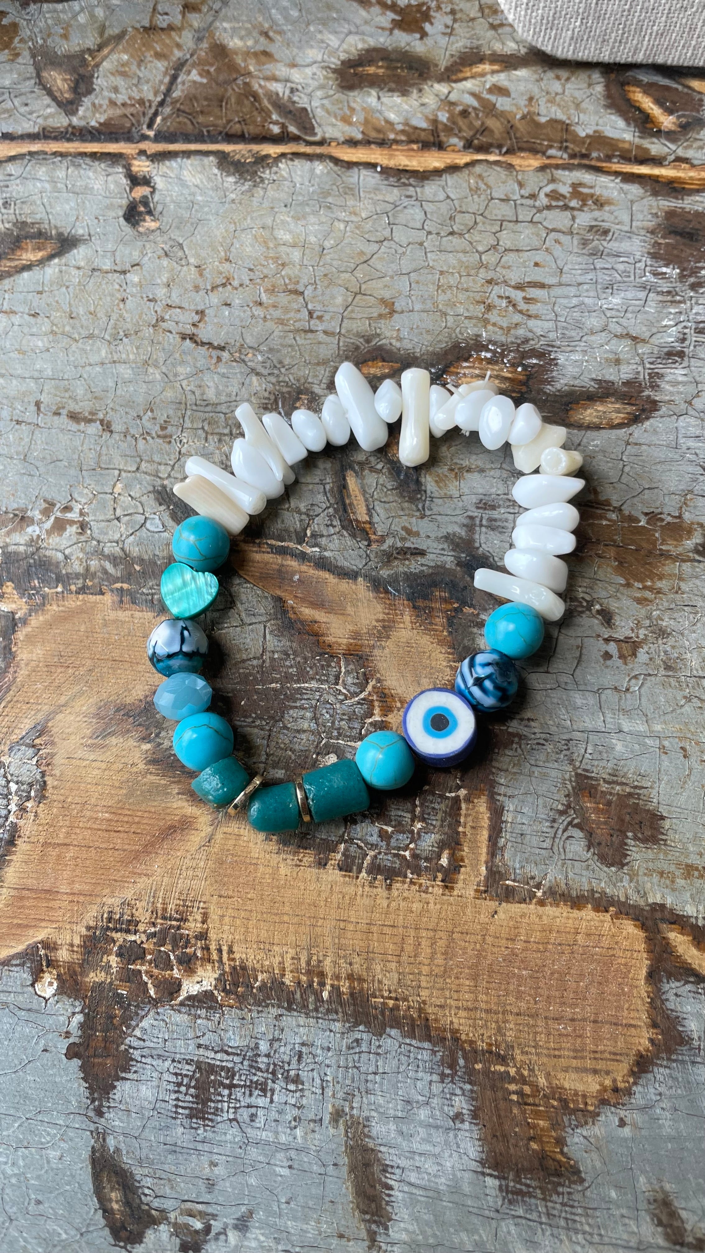 Sea bracelet blue and white