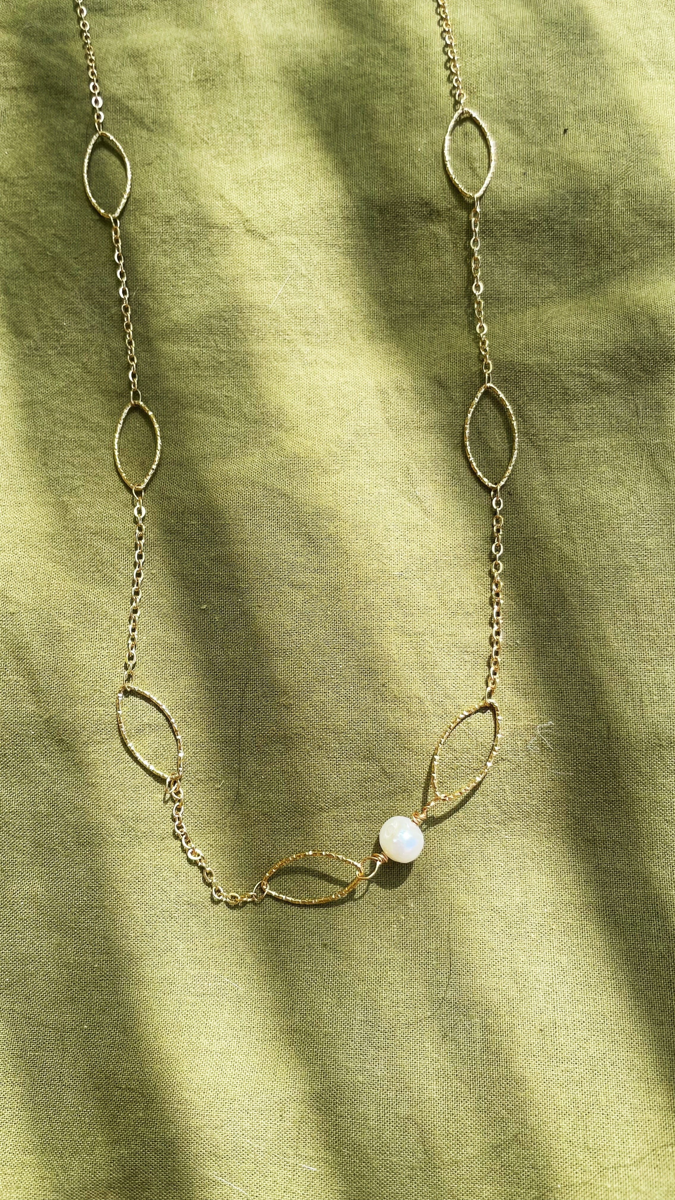 Long necklace pearl