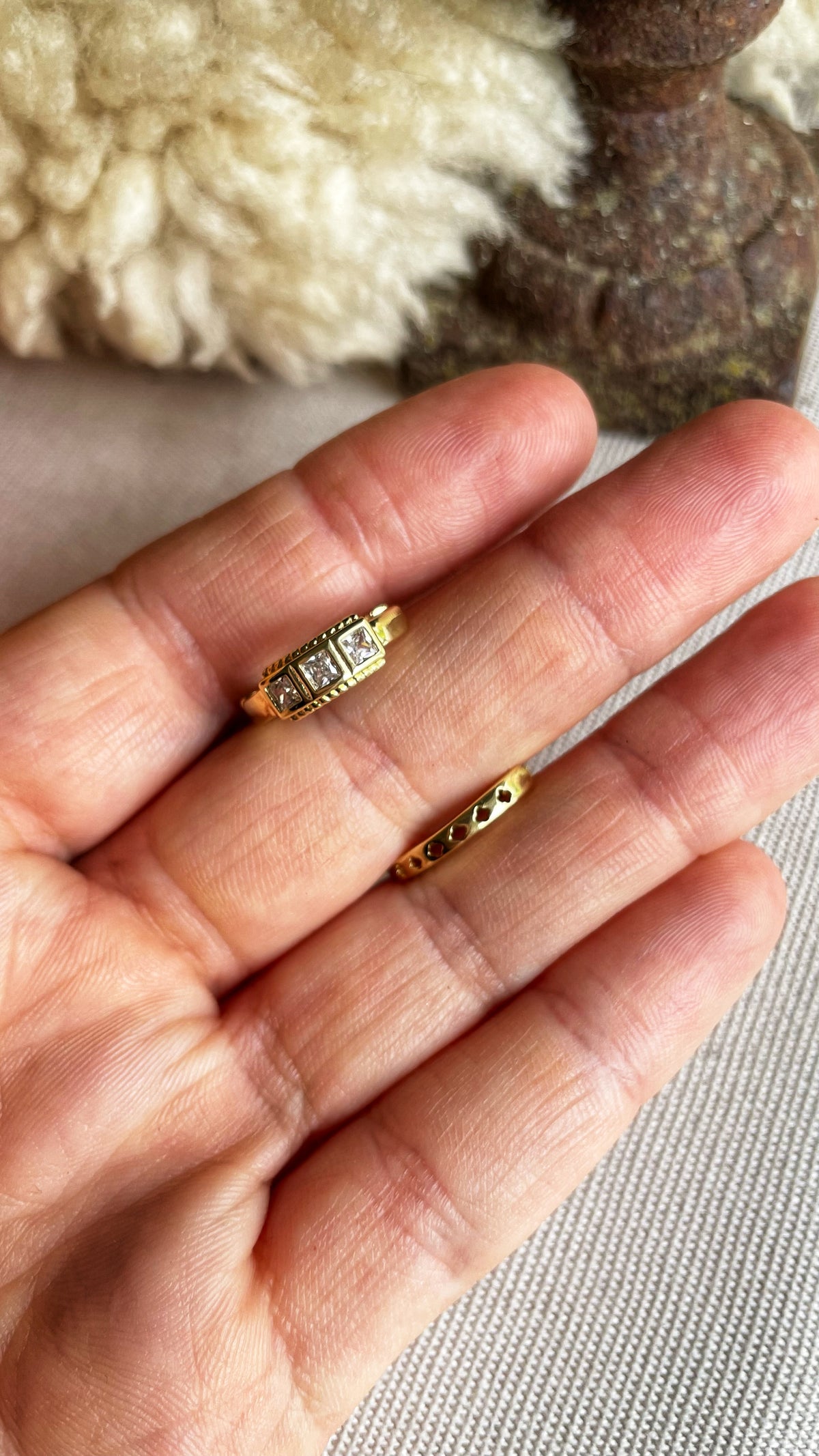 Round gold