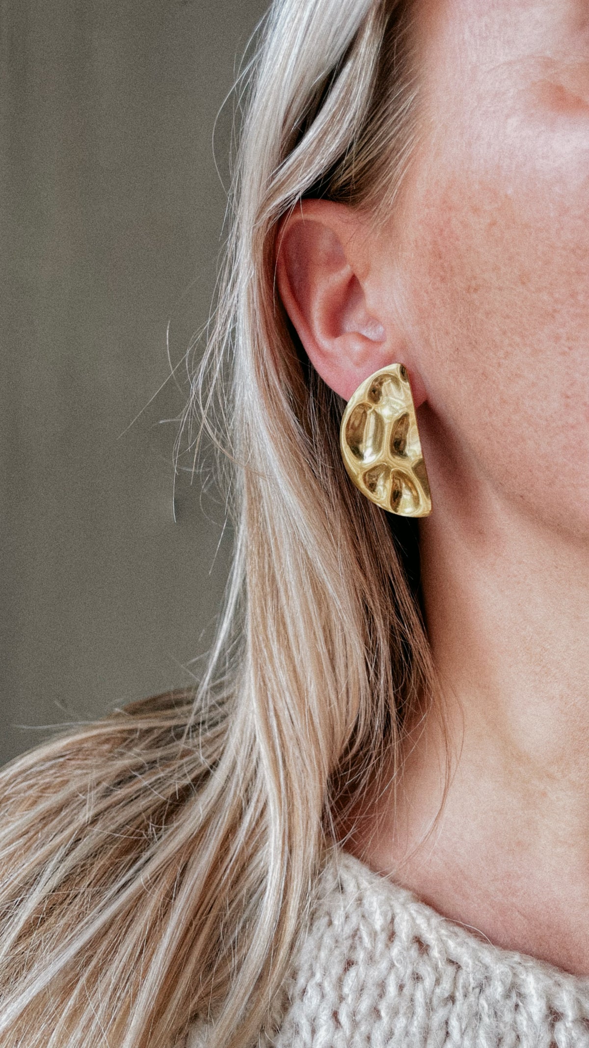 Half moon gold