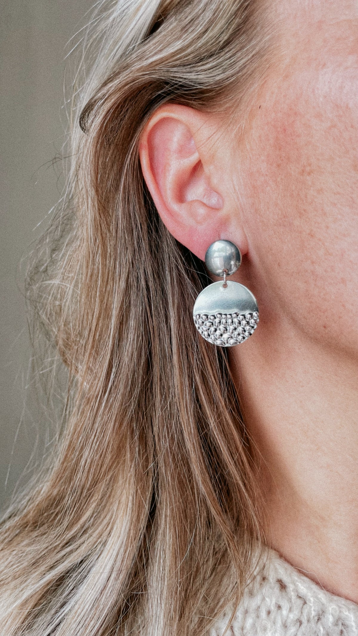 Bubbly round silver