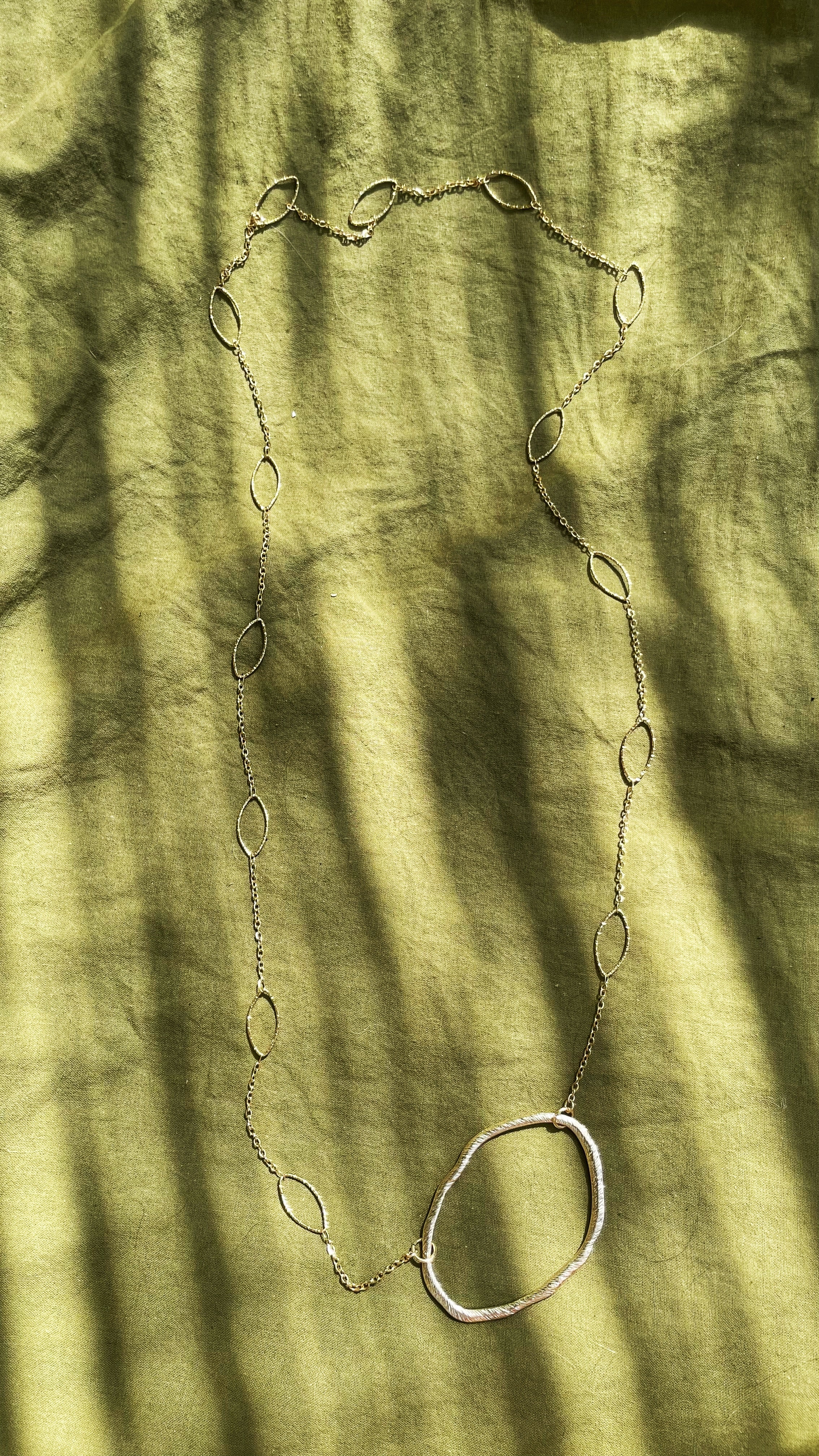 Long necklace irregular