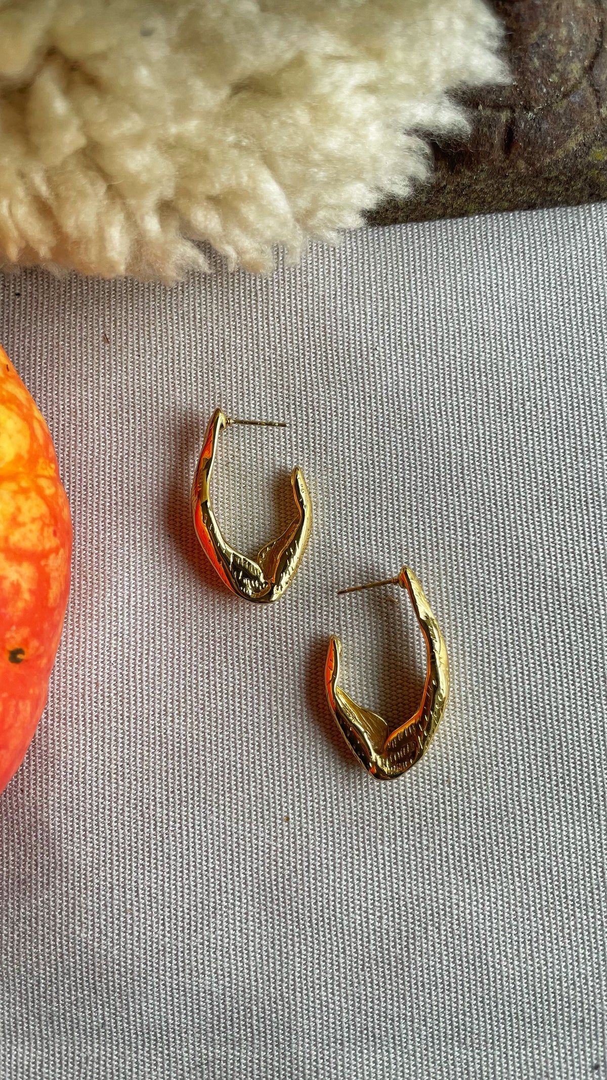 Curved gold