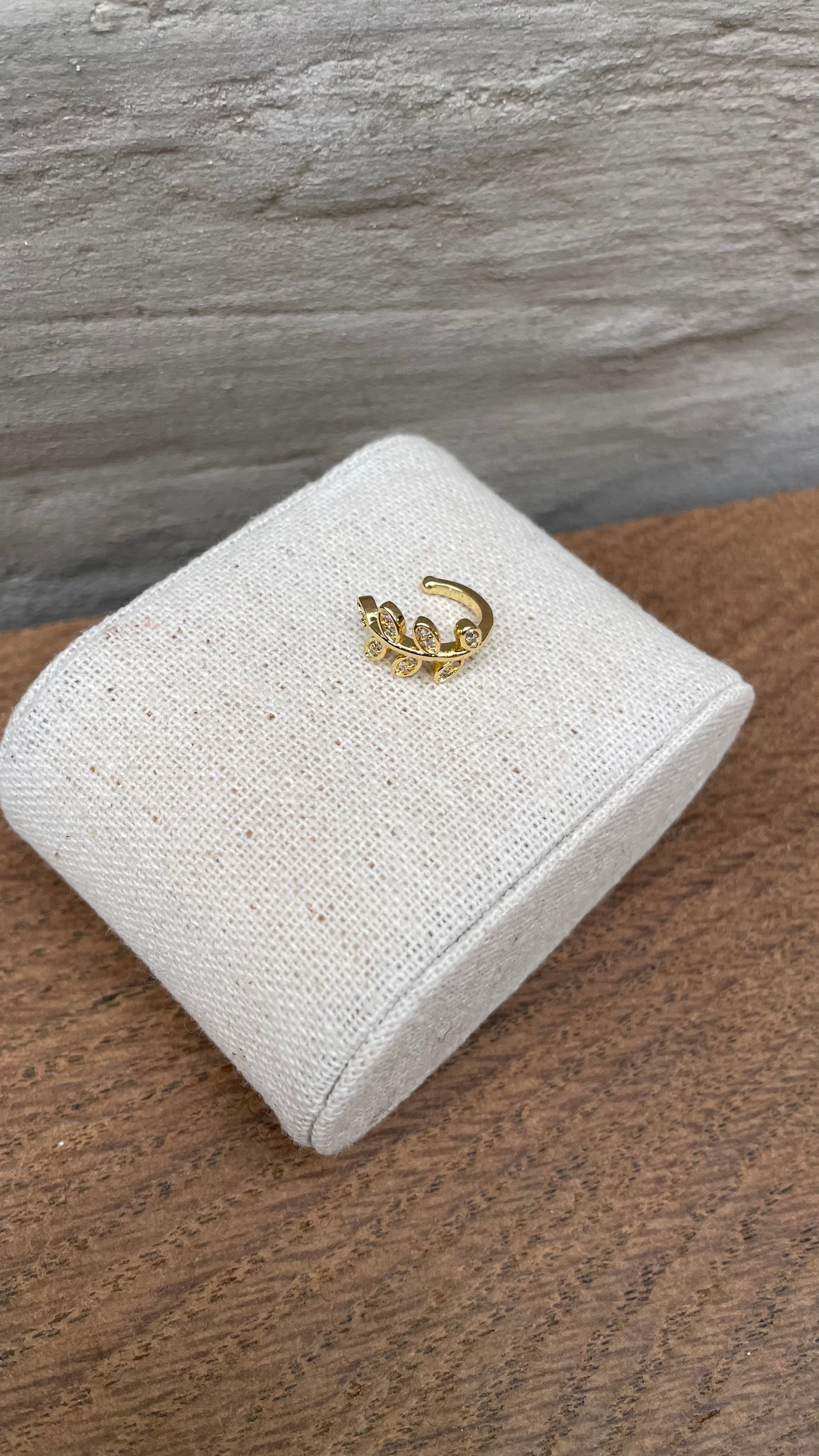 Leaf cuff