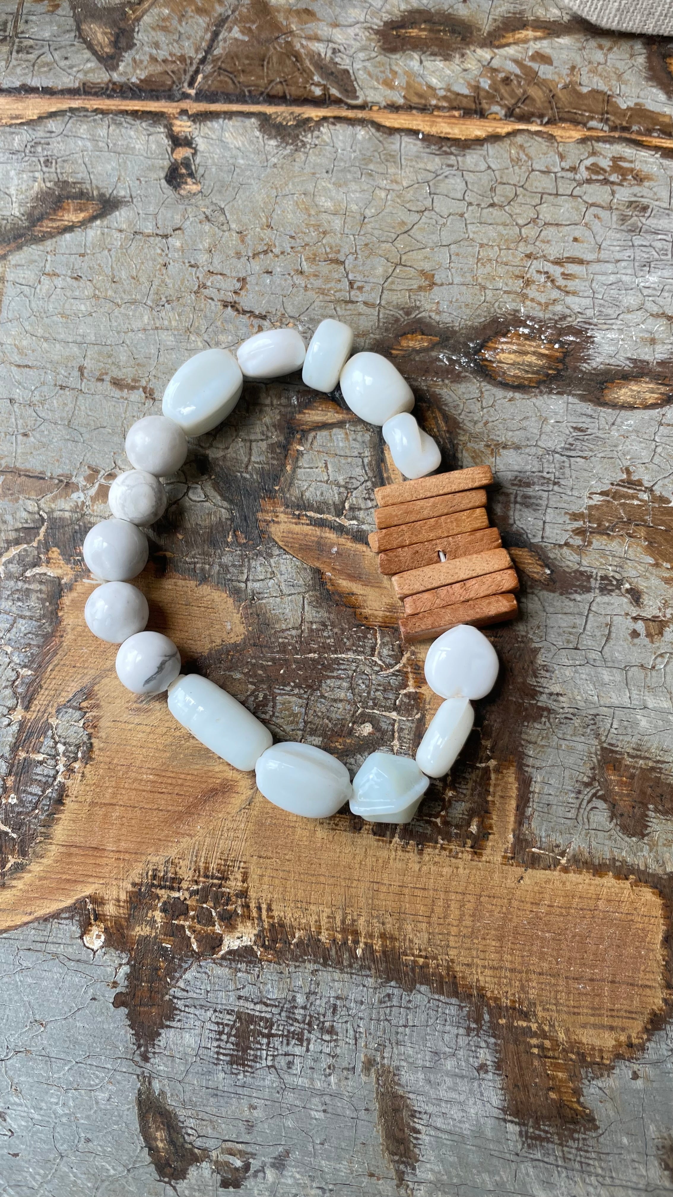 Sea bracelet white and wood