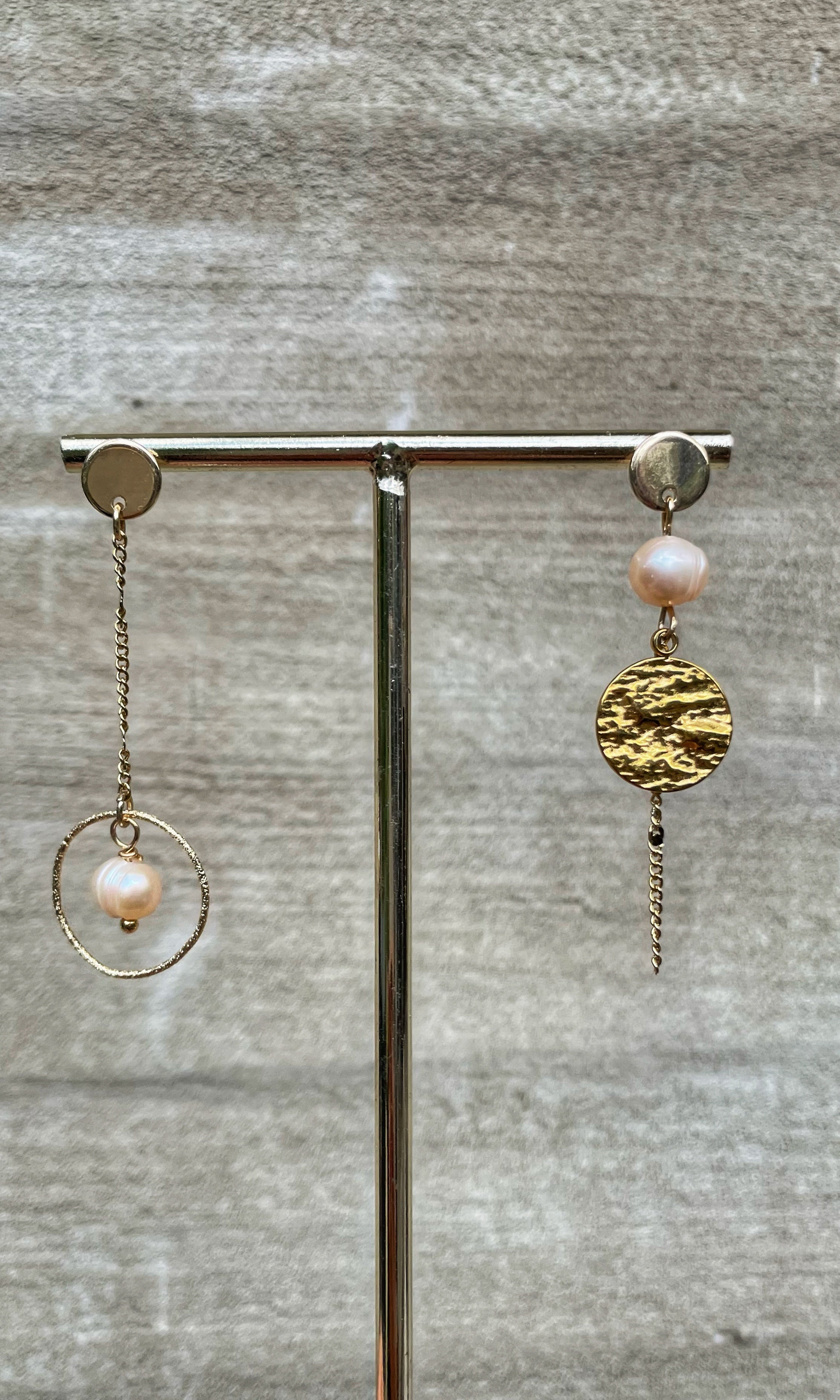 Asymmetric pearls